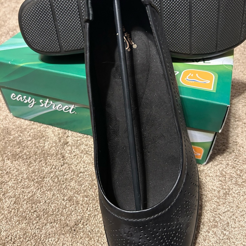 Easy Street Women's Elegant Black Loafers